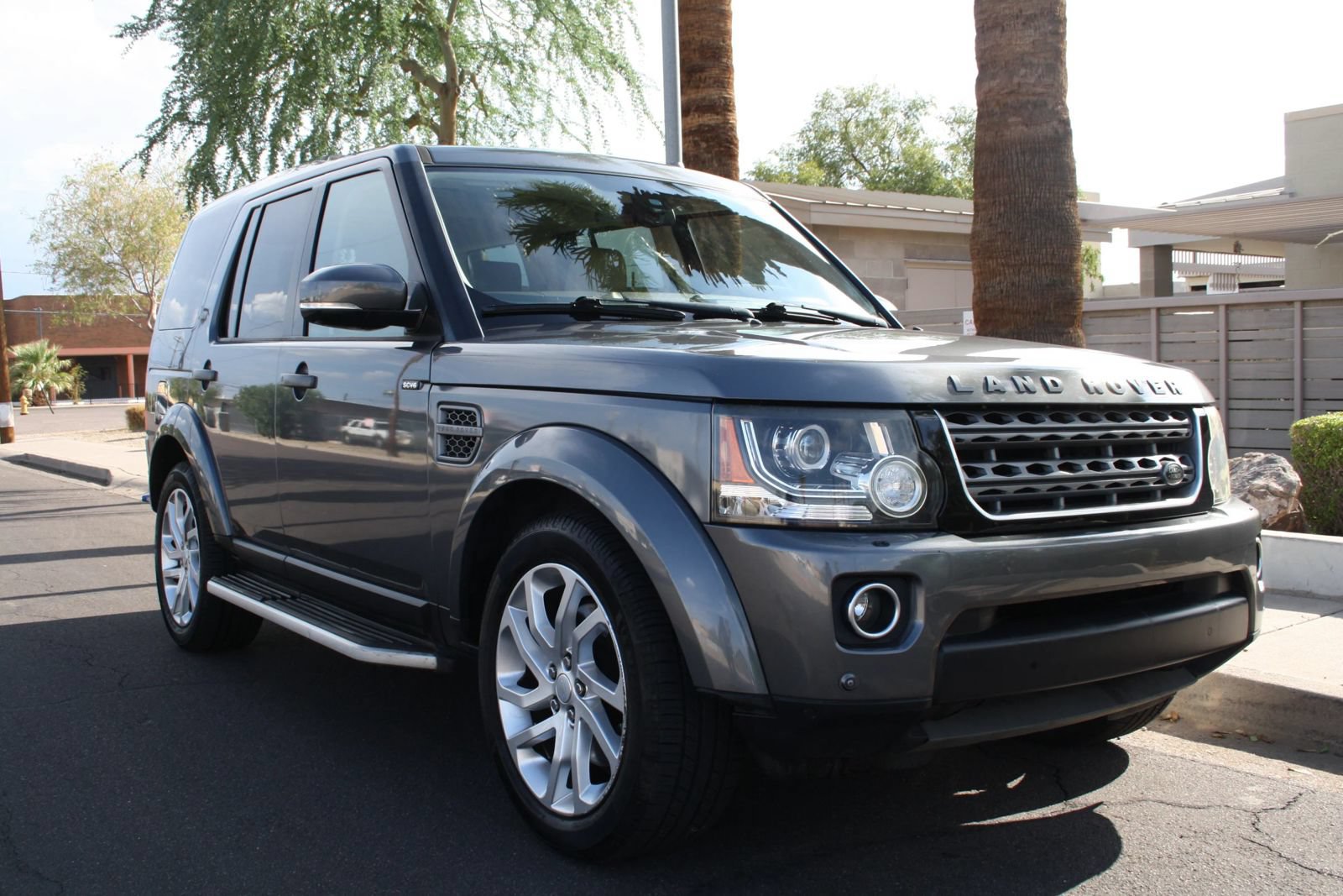Used 2016 Land Rover LR4 HSE AWD/4WD image 2