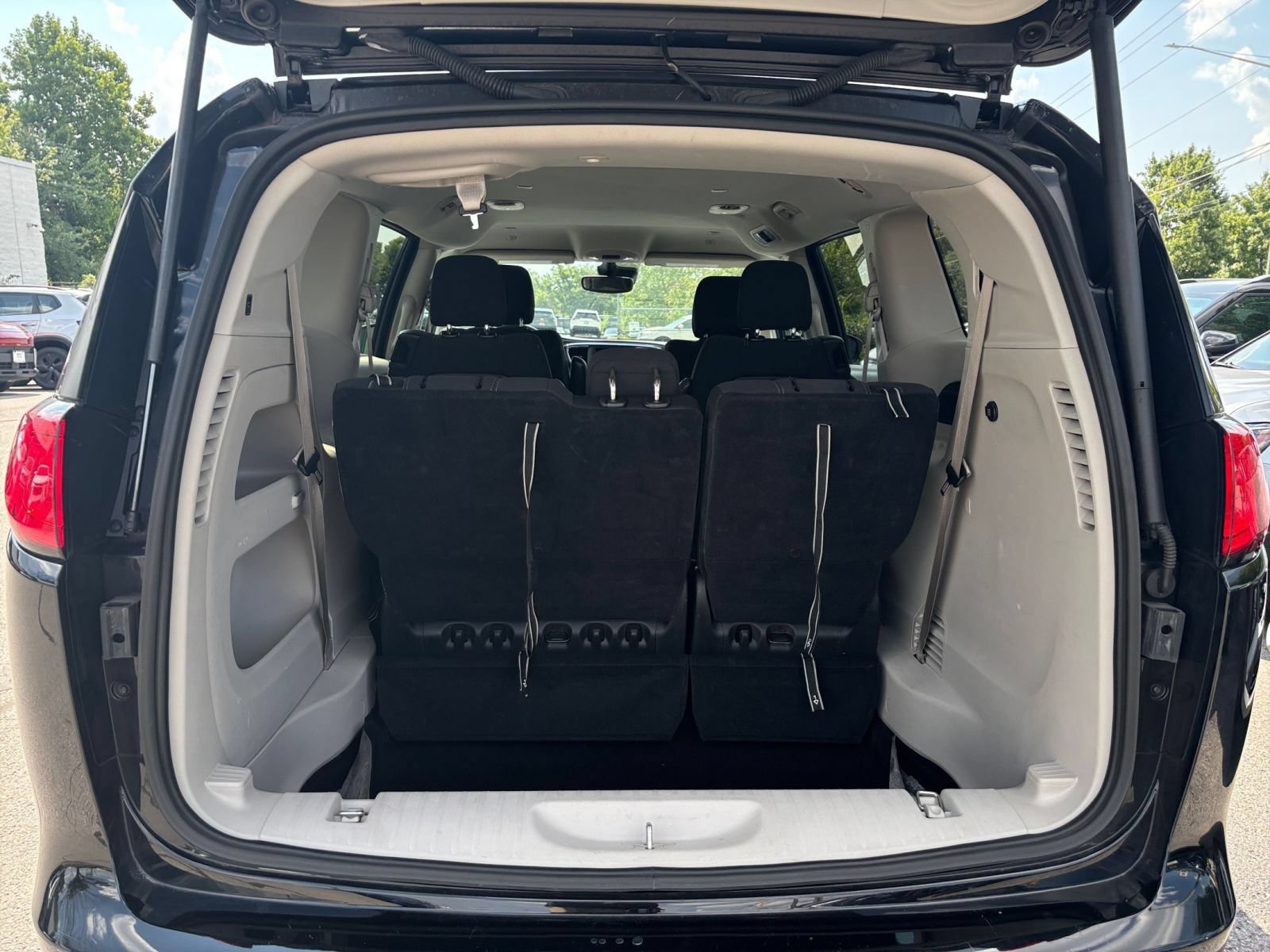 Used 2024 Chrysler Voyager LX FWD image 34