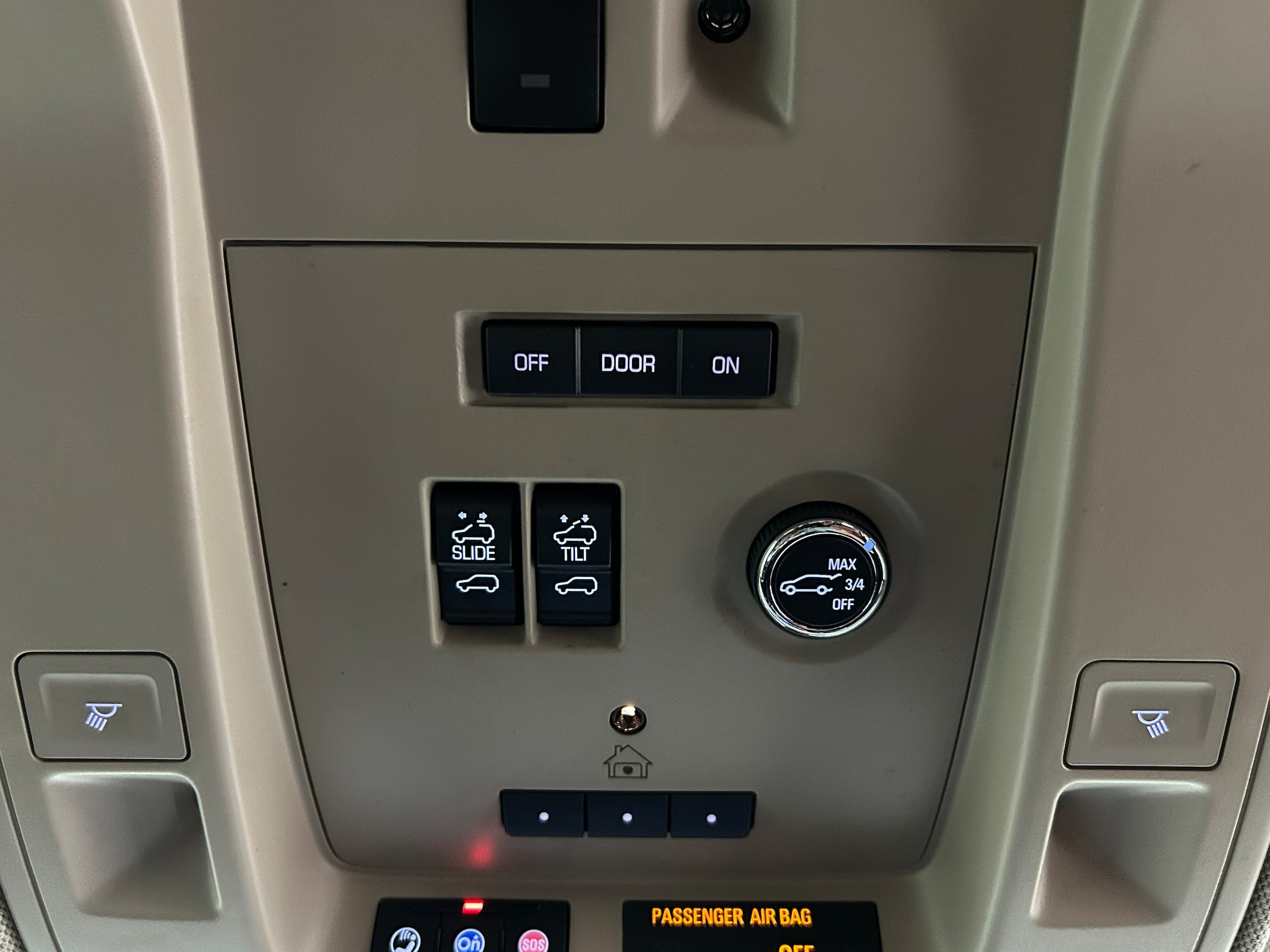 Used 2017 Cadillac Escalade Luxury AWD/4WD image 29