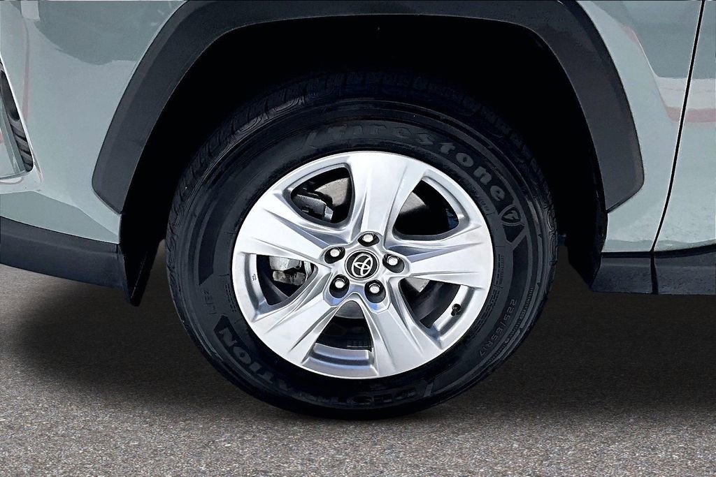 Used 2021 Toyota RAV4 XLE AWD/4WD image 32