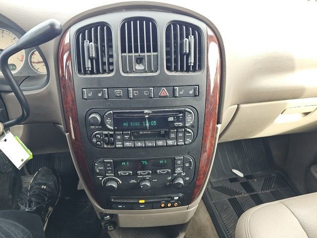 Used 2003 Chrysler Town & Country Limited image 36