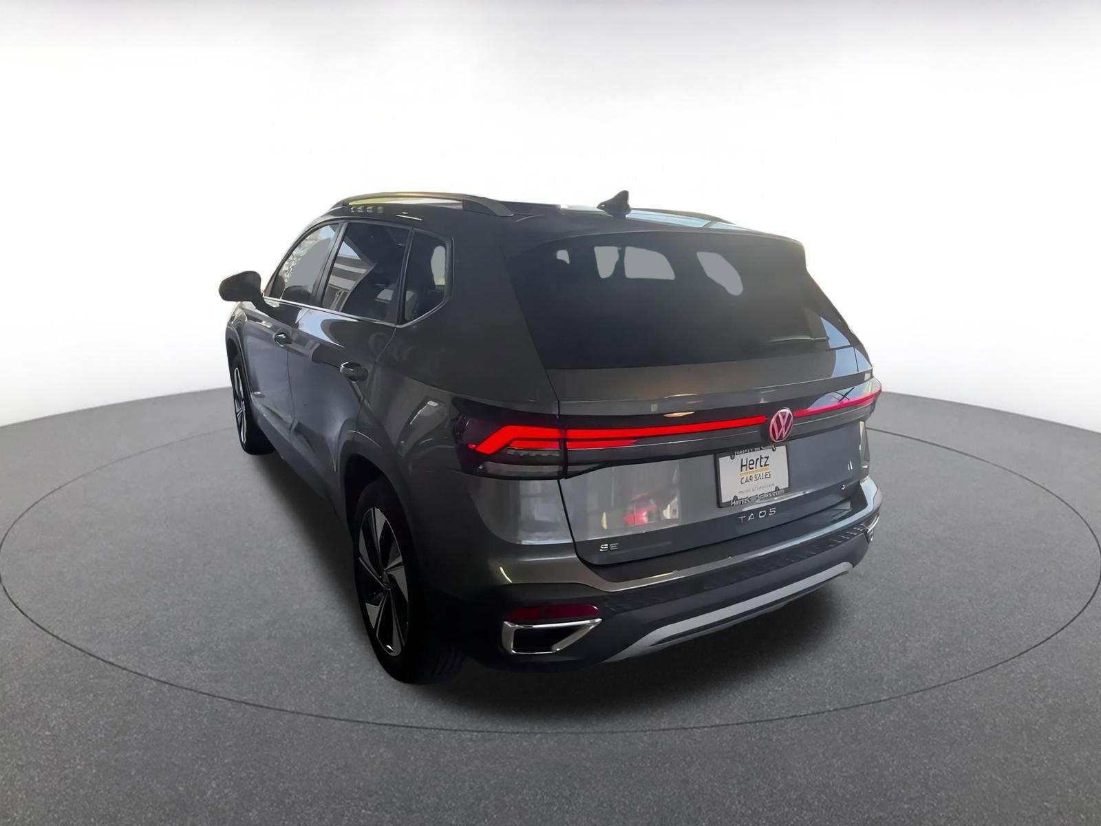 Used 2025 Volkswagen Taos SE image 15