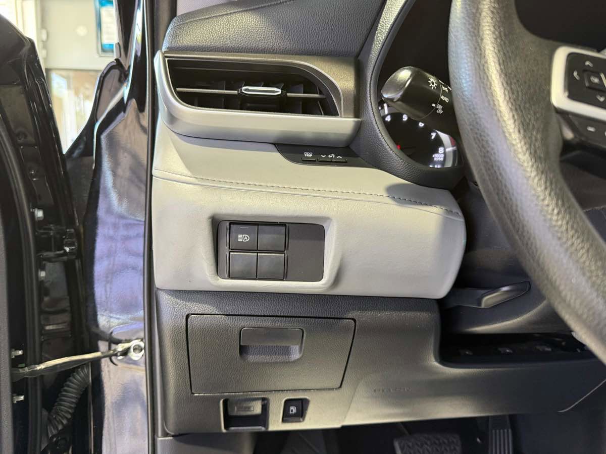 Used 2022 Toyota Highlander L FWD image 50