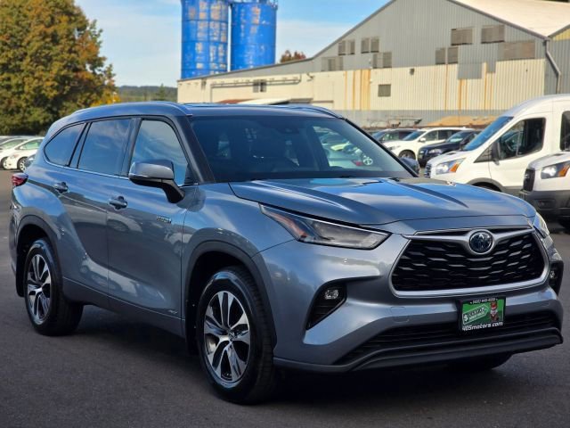 Used 2021 Toyota Highlander XLE