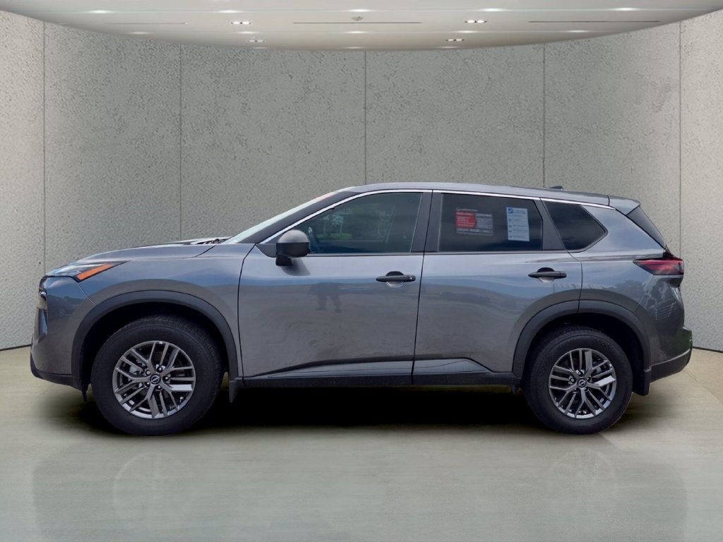 Used 2026 Nissan Rogue S FWD image 2