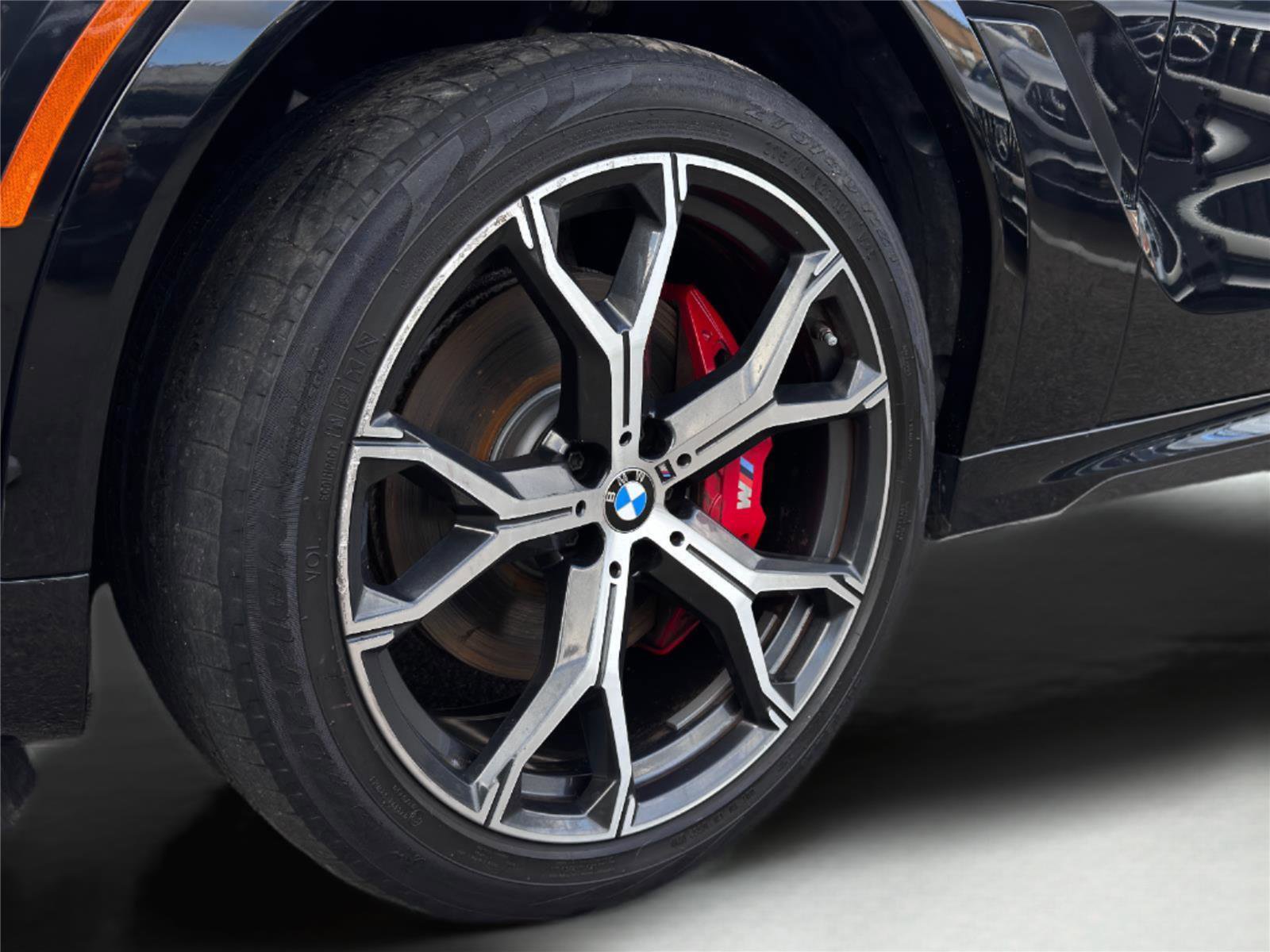 Used 2022 BMW X6 xDrive40i w/ M Sport Package image 28