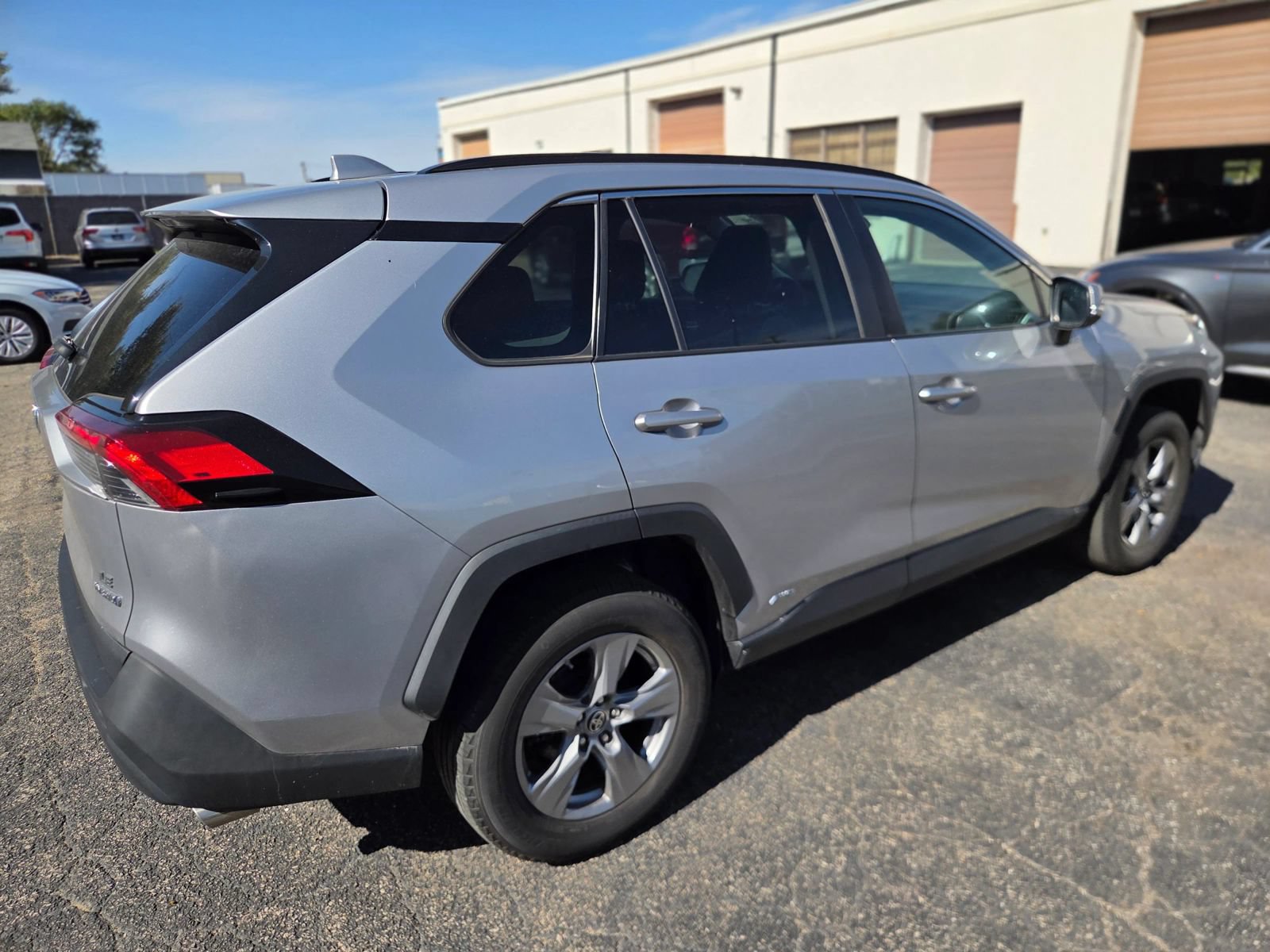 Used 2022 Toyota RAV4 LE AWD/4WD image 3