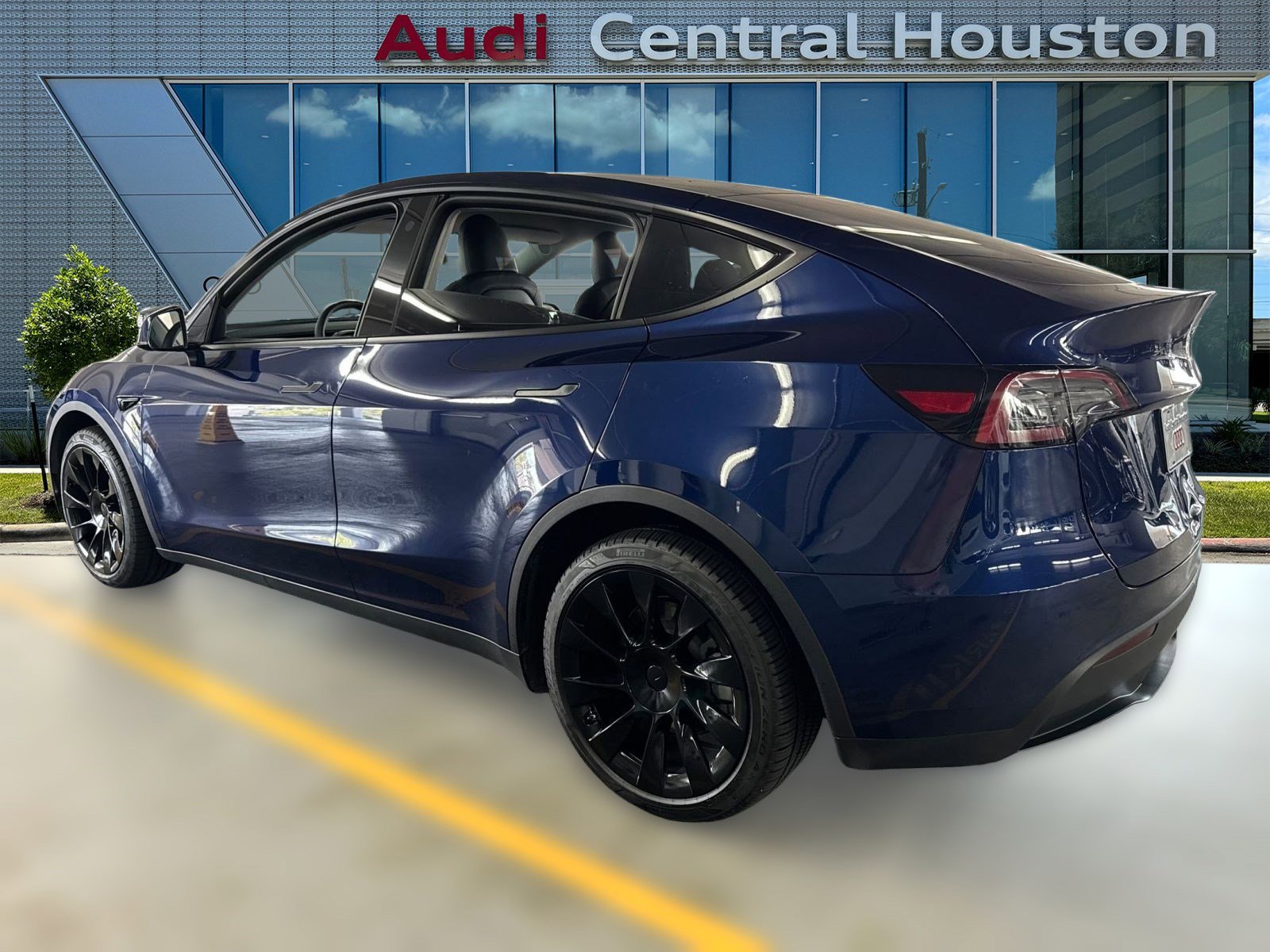Used 2023 Tesla Model Y Long Range image 3