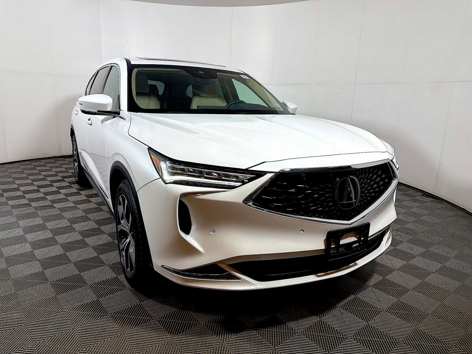 Used 2023 Acura MDX SH-AWD w/ Technology Package image 2