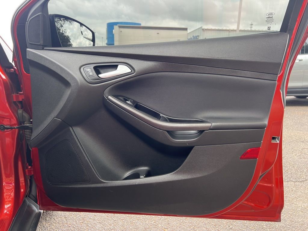 Used 2018 Ford Focus SEL w/ Cold Weather Package image 11
