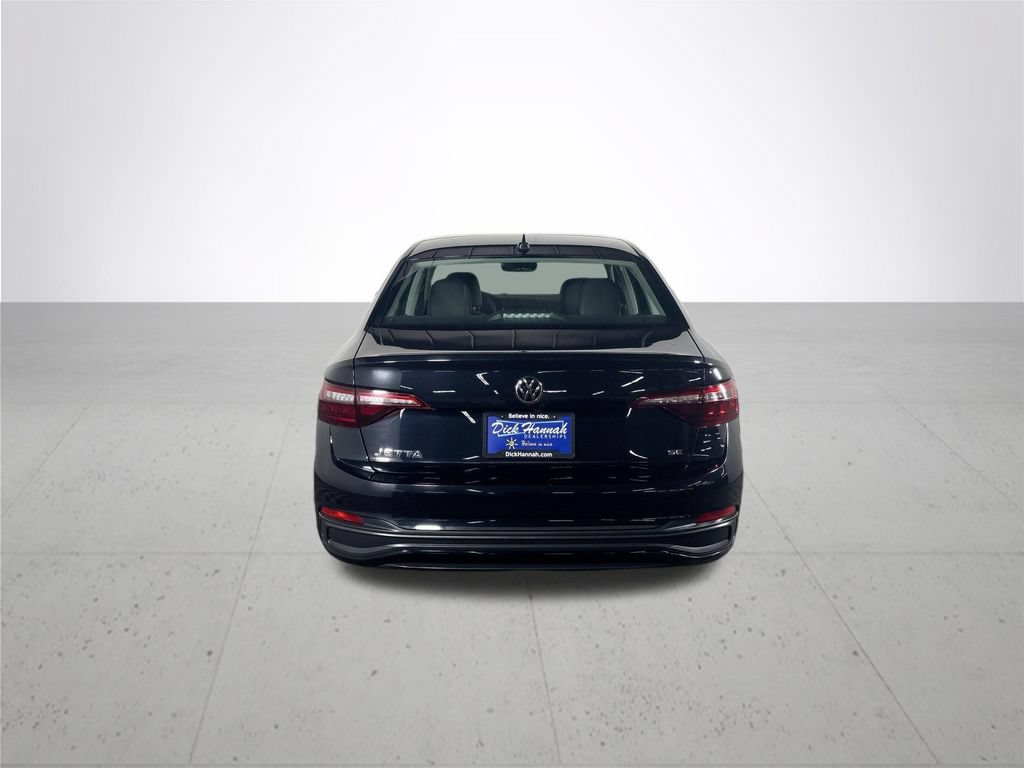 Certified 2022 Volkswagen Jetta SE FWD image 9