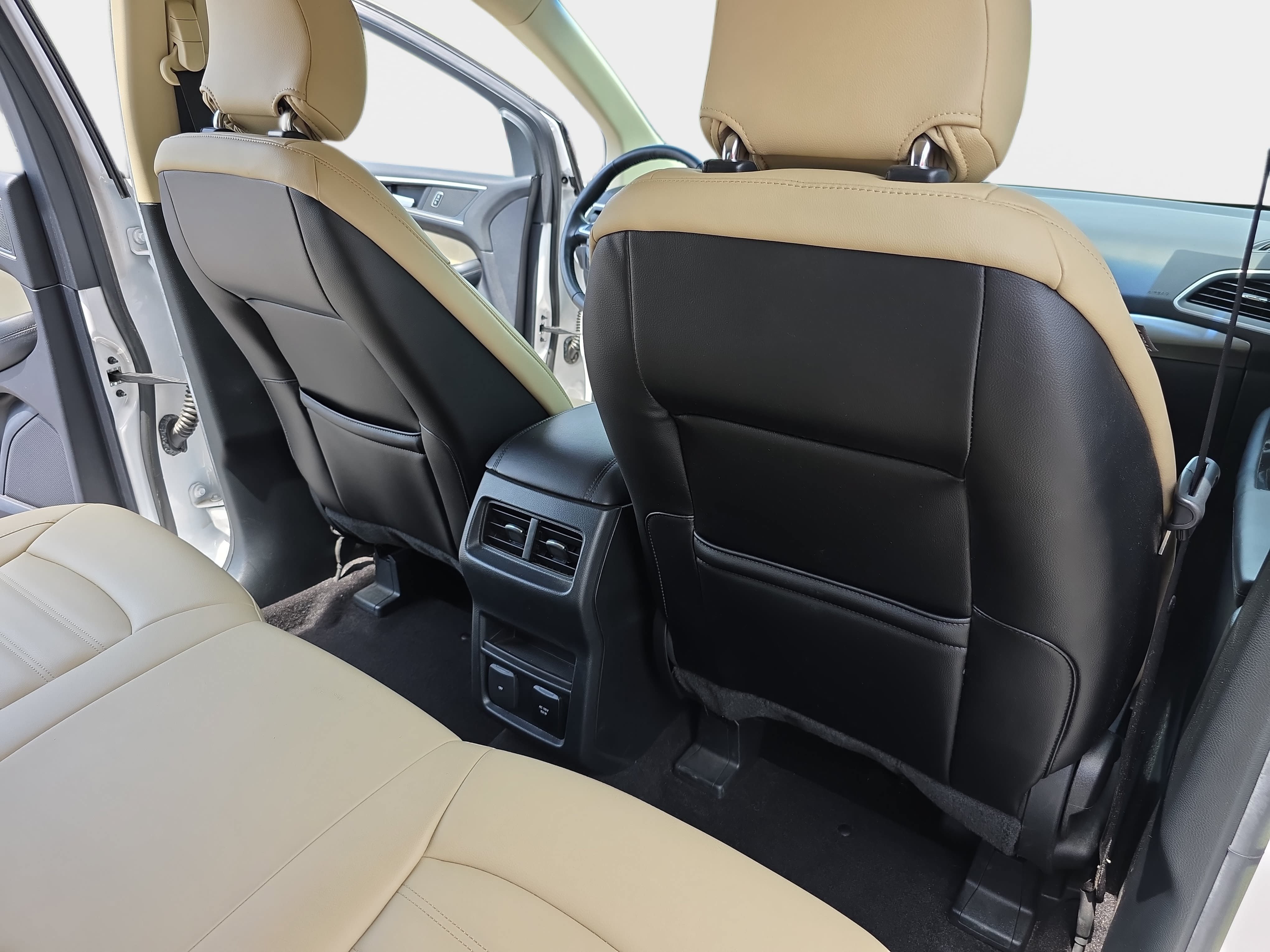 Used 2019 Ford Edge SEL w/ Equipment Group 201A FWD image 11