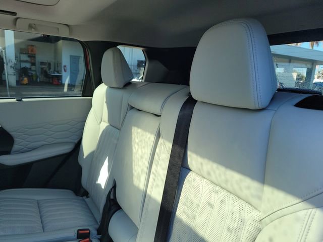 New 2025 Mitsubishi Outlander SEL image 13