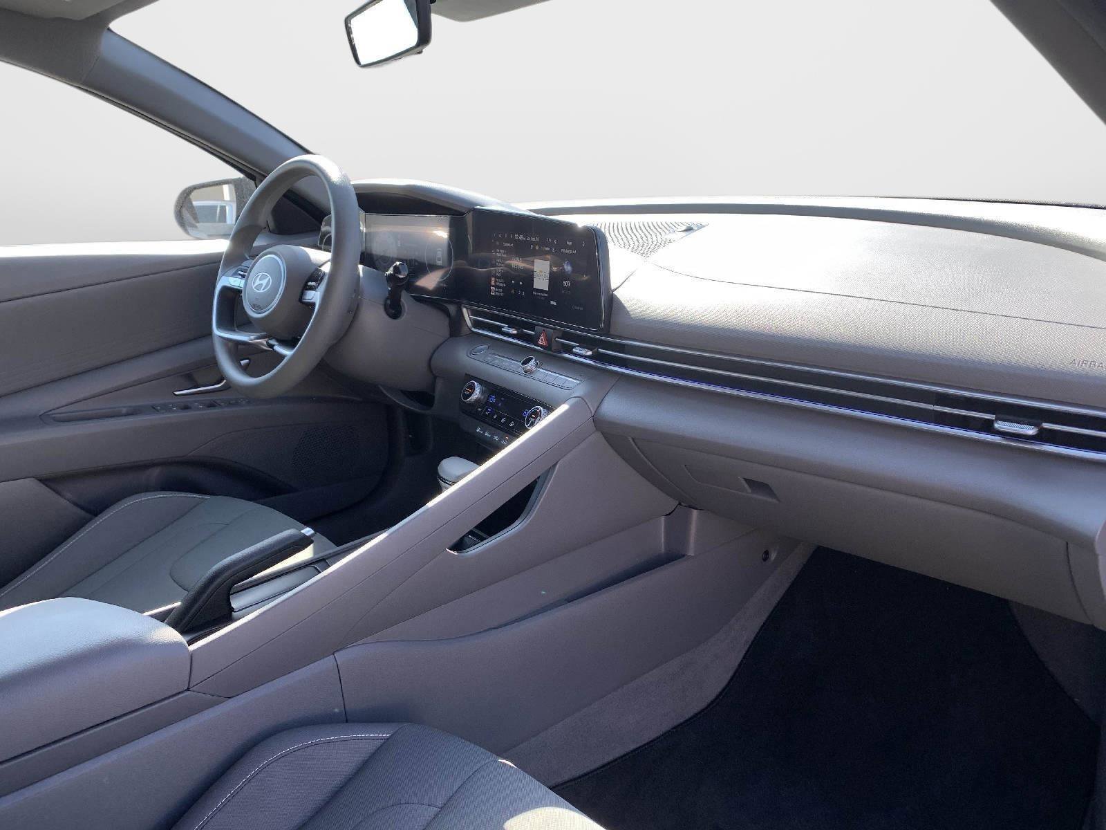 Used 2024 Hyundai Elantra SEL image 40