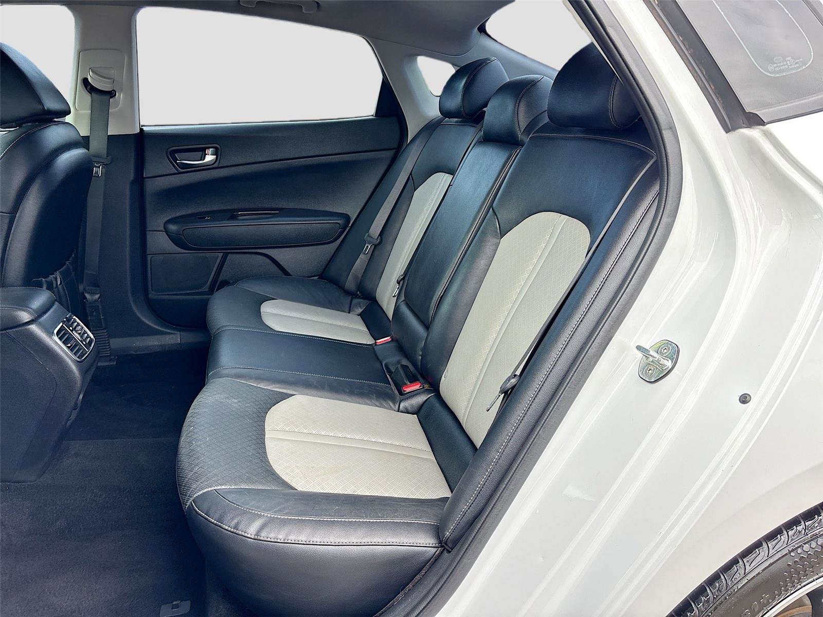 Used 2020 Kia Optima Premium image 26