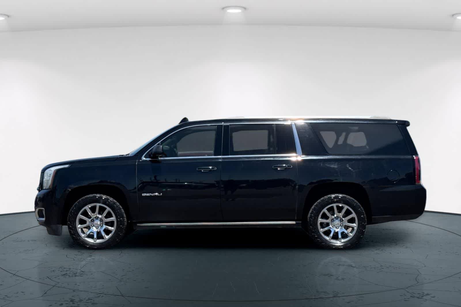 Used 2017 GMC Yukon XL Denali w/ Open Road Package AWD/4WD image 9