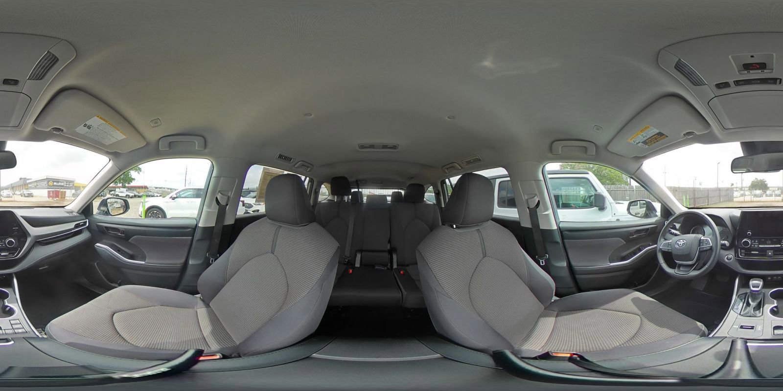 Used 2025 Toyota Highlander LE image 39