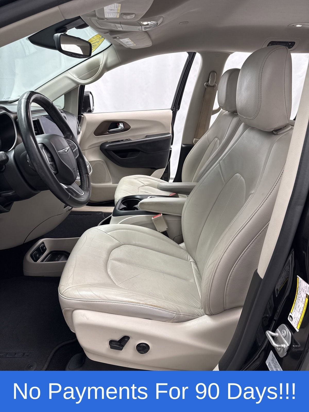 Used 2017 Chrysler Pacifica Touring-L Plus w/ Tire & Wheel Group image 9