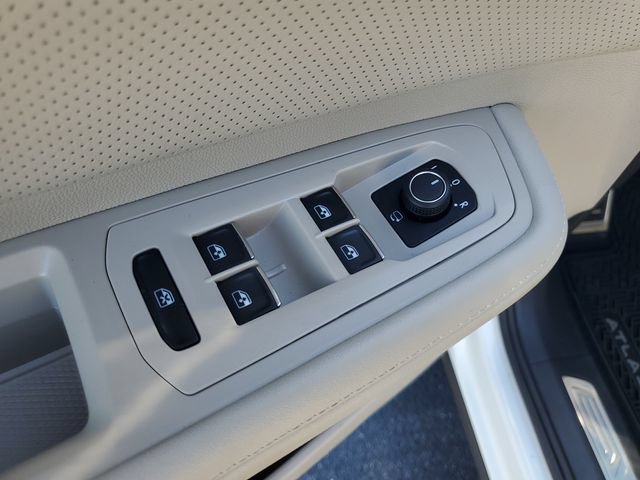 Used 2025 Volkswagen Atlas SEL Premium R-Line AWD/4WD image 24