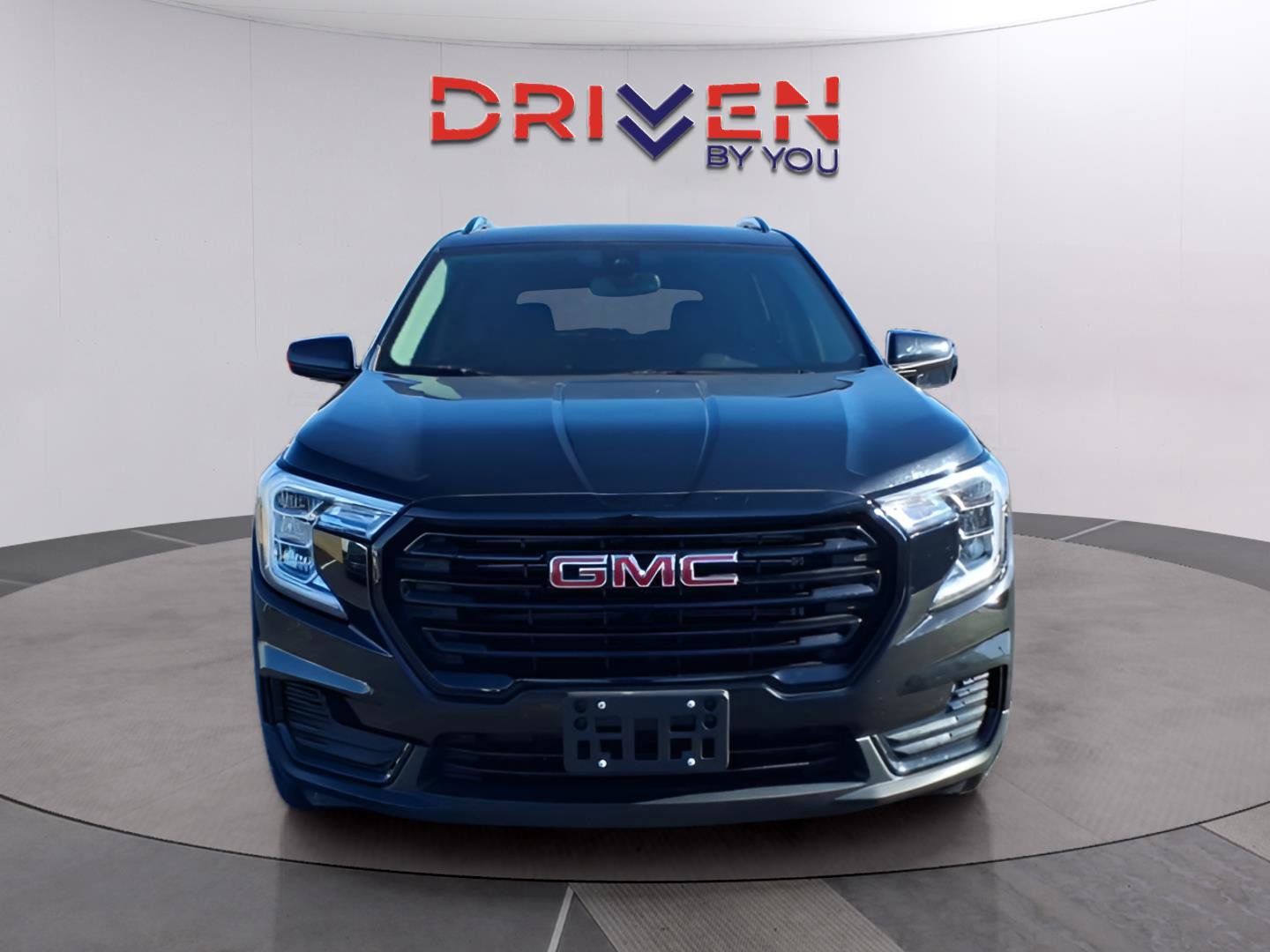 Used 2023 GMC Terrain SLE w/ Elevation Edition image 8