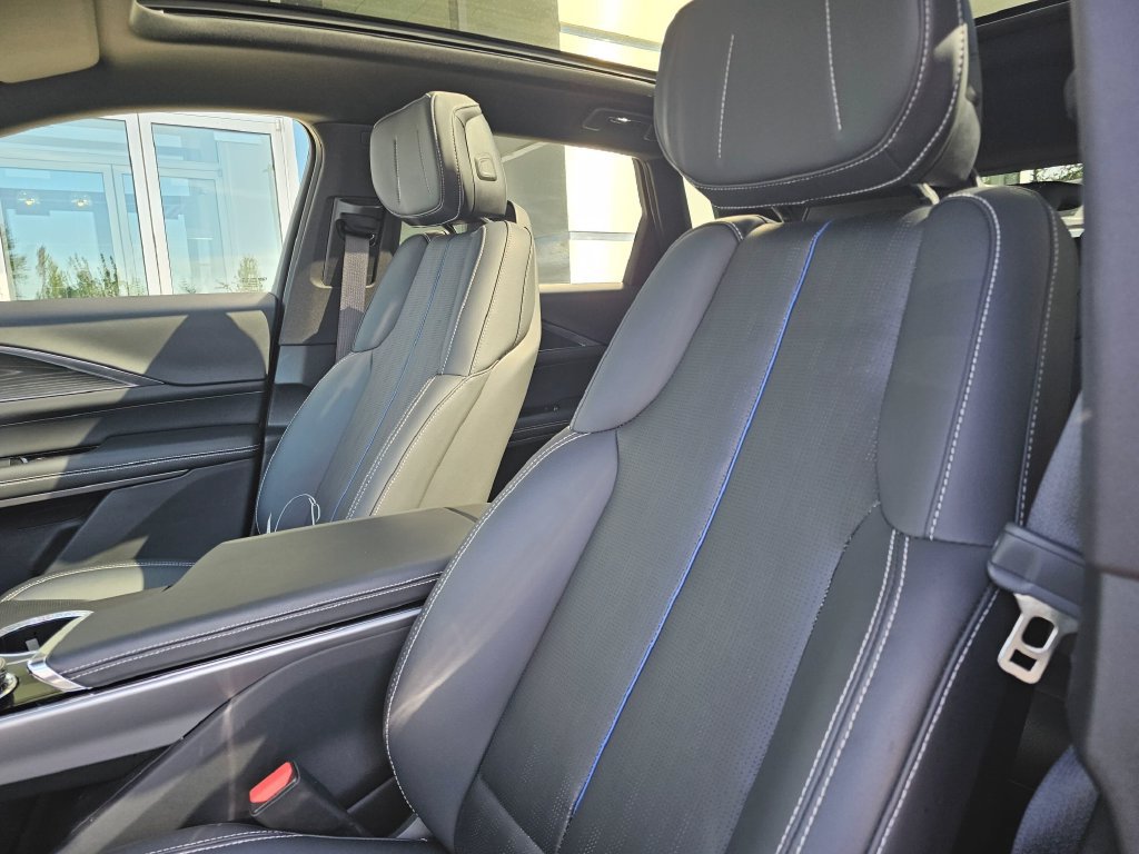 Used 2024 Cadillac Lyriq Sport AWD/4WD image 24
