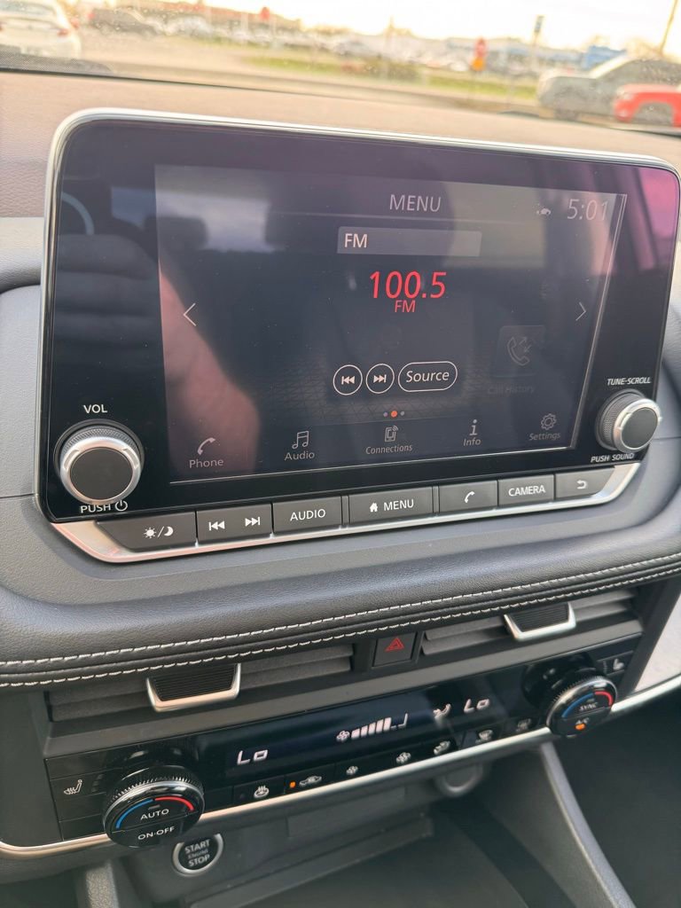 Used 2023 Nissan Rogue SV w/ SV Premium B Package image 21