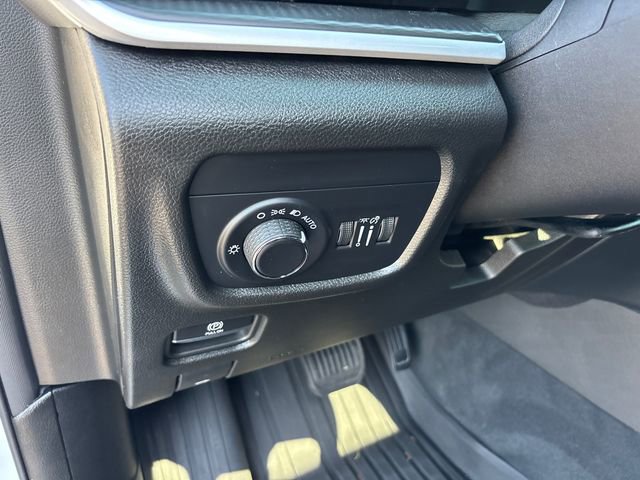Used 2024 Jeep Grand Cherokee L Altitude AWD/4WD image 18