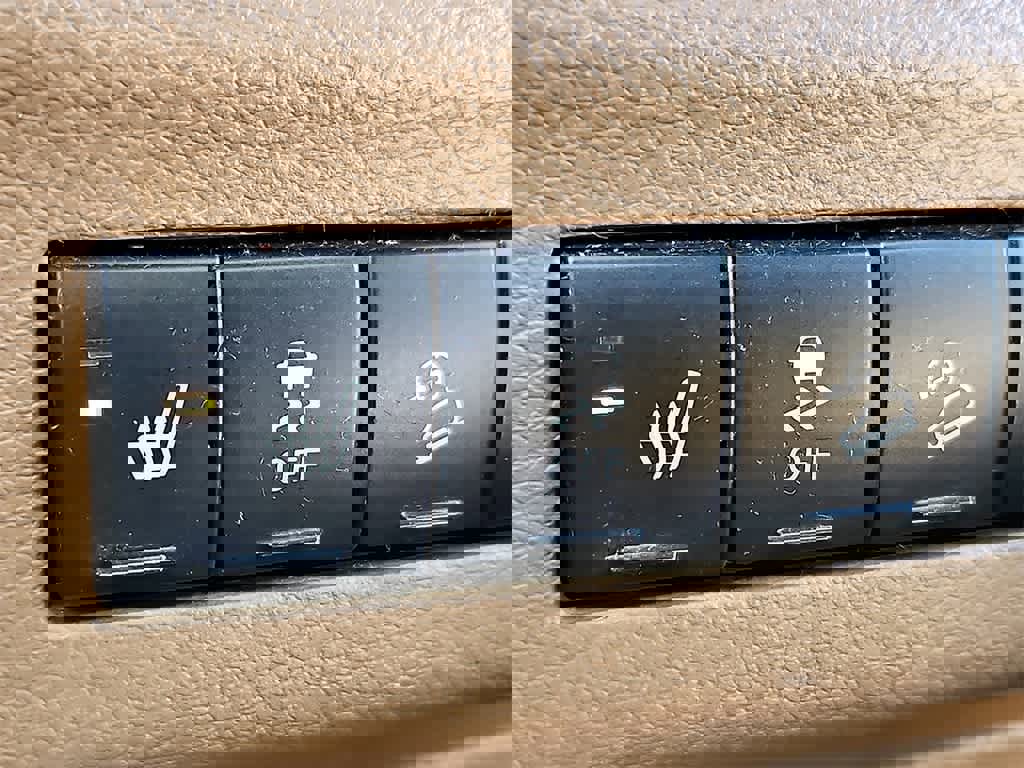 Used 2013 Jeep Wrangler Unlimited Sahara w/ Dual Top Group image 20