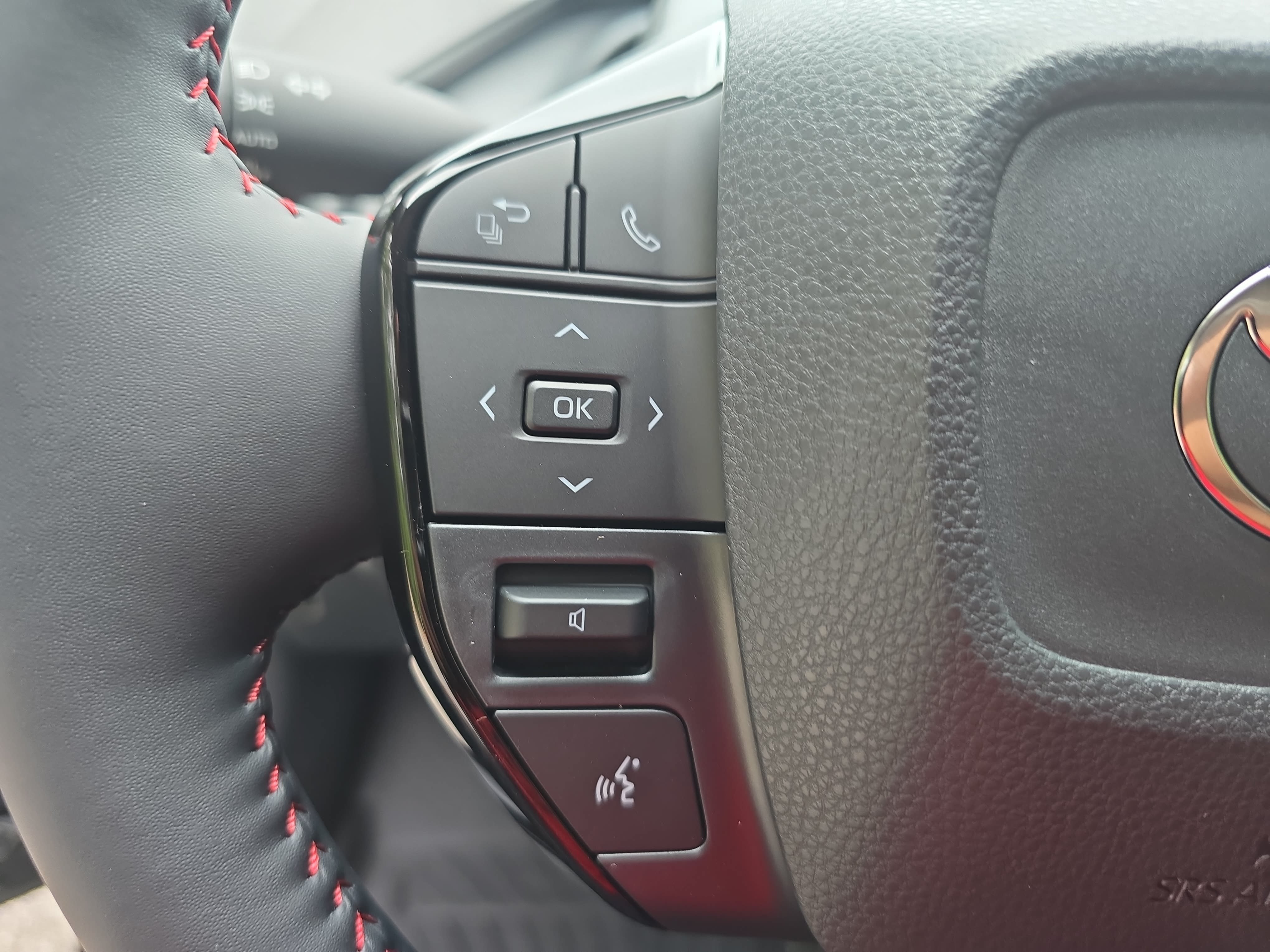 New 2027 Toyota Prius Plug-In Hybrid FWD image 15