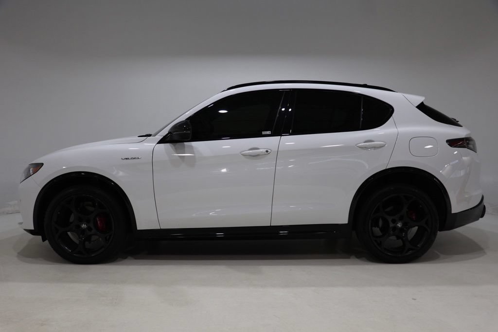 Used 2024 Alfa Romeo Stelvio Veloce AWD/4WD image 4