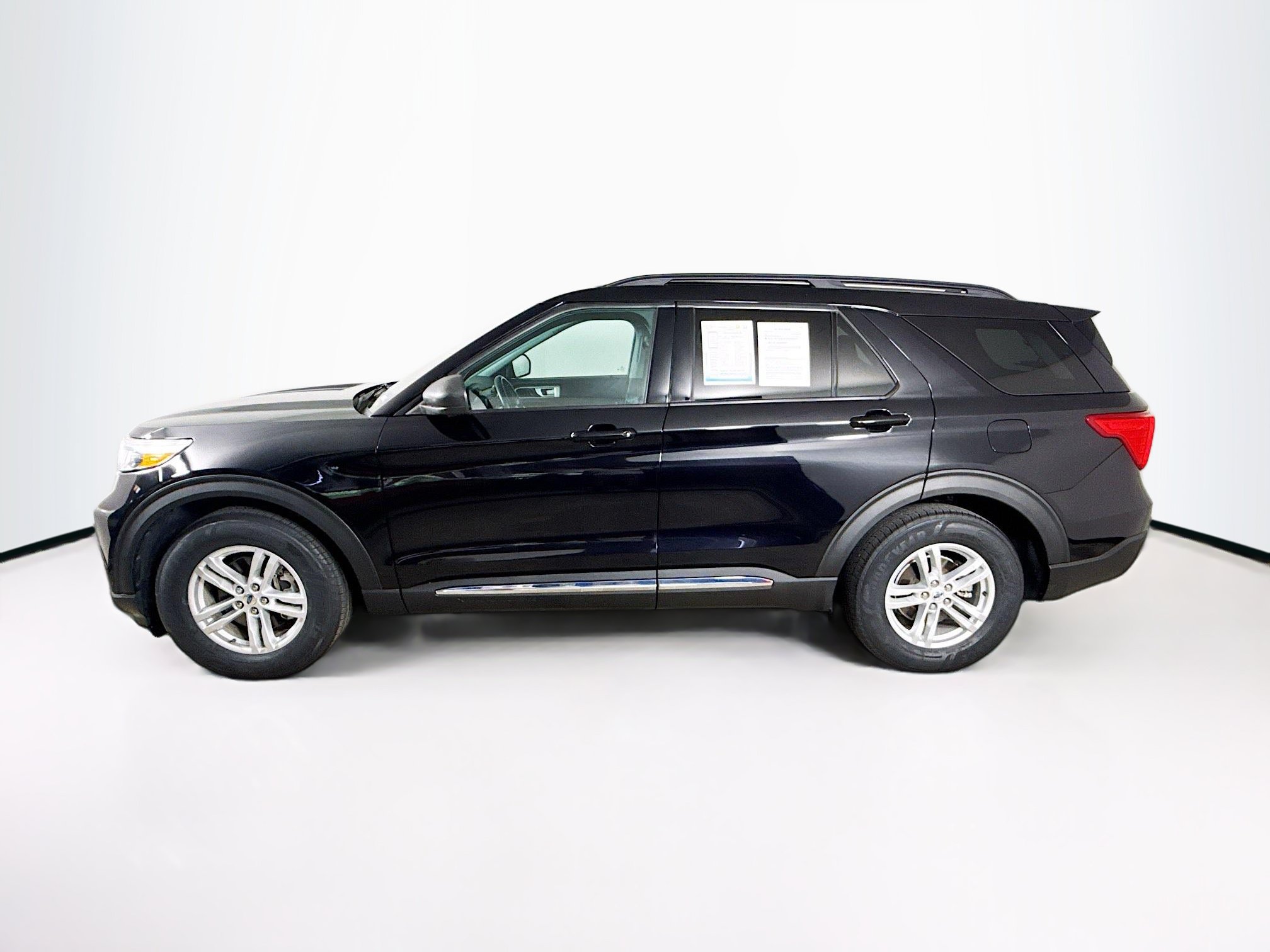 Used 2023 Ford Explorer XLT RWD image 7