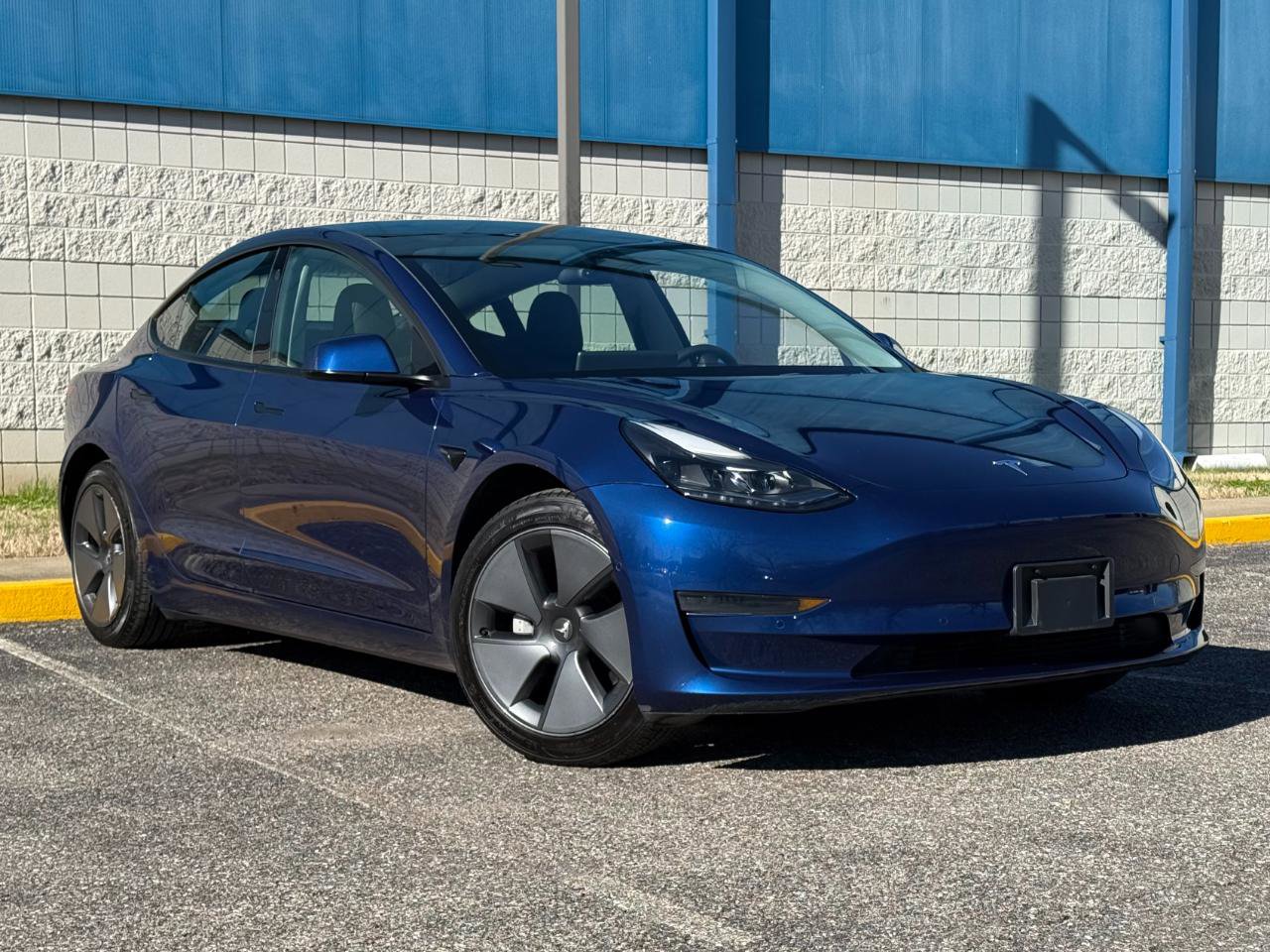 Used 2021 Tesla Model 3 Standard Range Plus image 3
