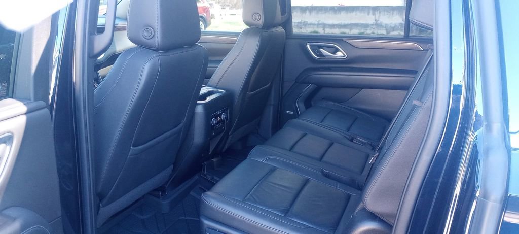 Used 2022 Chevrolet Suburban LT image 17