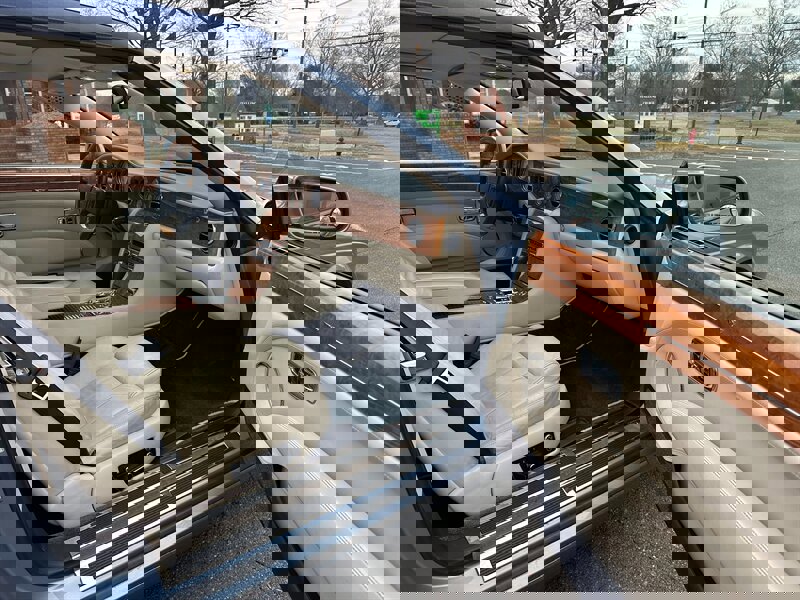 Used 2007 Bentley Azure image 17