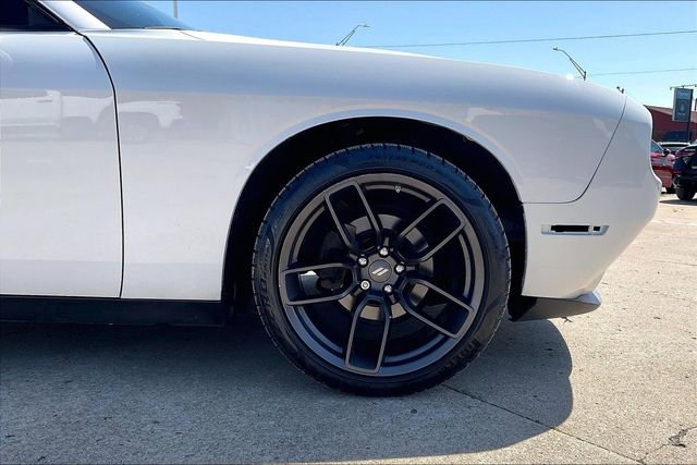 Used 2018 Dodge Challenger SXT w/ Blacktop Package RWD image 10