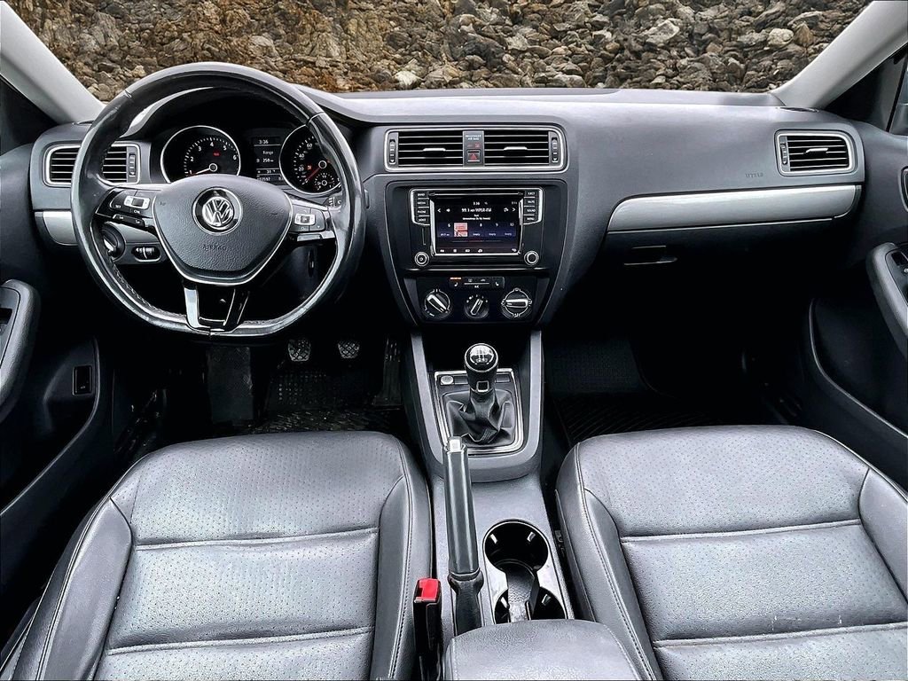 Used 2017 Volkswagen Jetta SE image 14