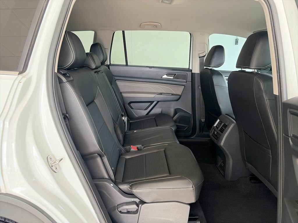 Certified 2023 Volkswagen Atlas SE w/ Black Wheel Package FWD image 31