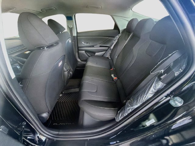 New 2026 Hyundai Elantra SE FWD image 23