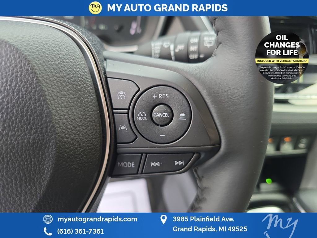 Used 2024 Toyota Corolla Cross XLE w/ Convenience Package image 16