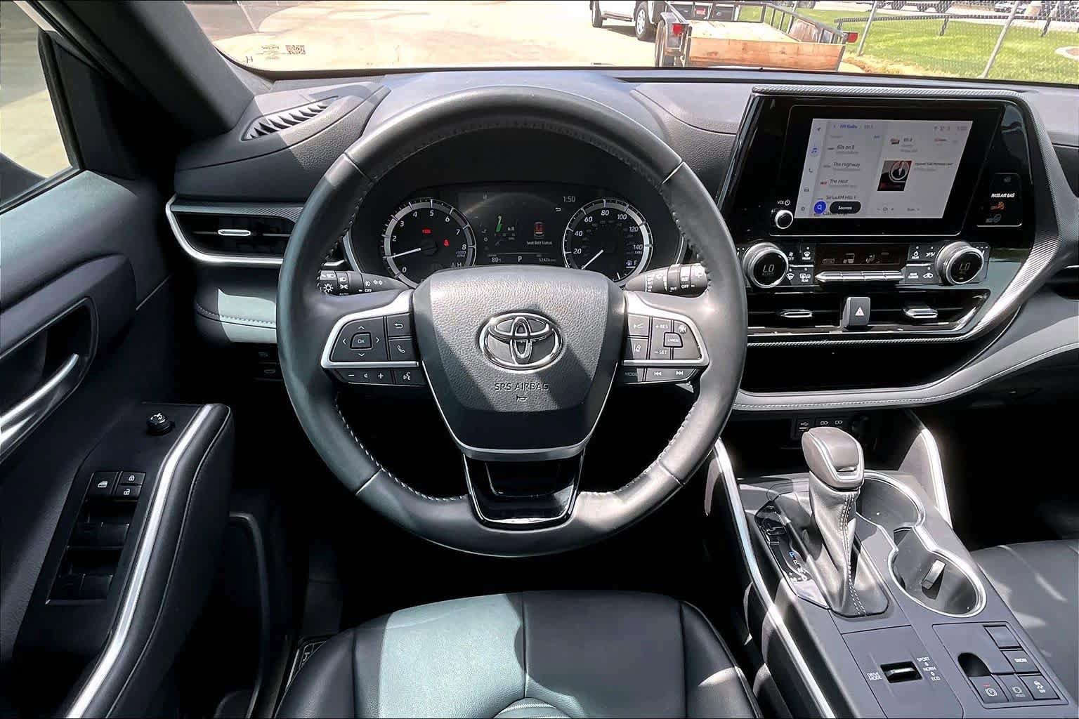 Used 2023 Toyota Highlander XSE FWD image 6