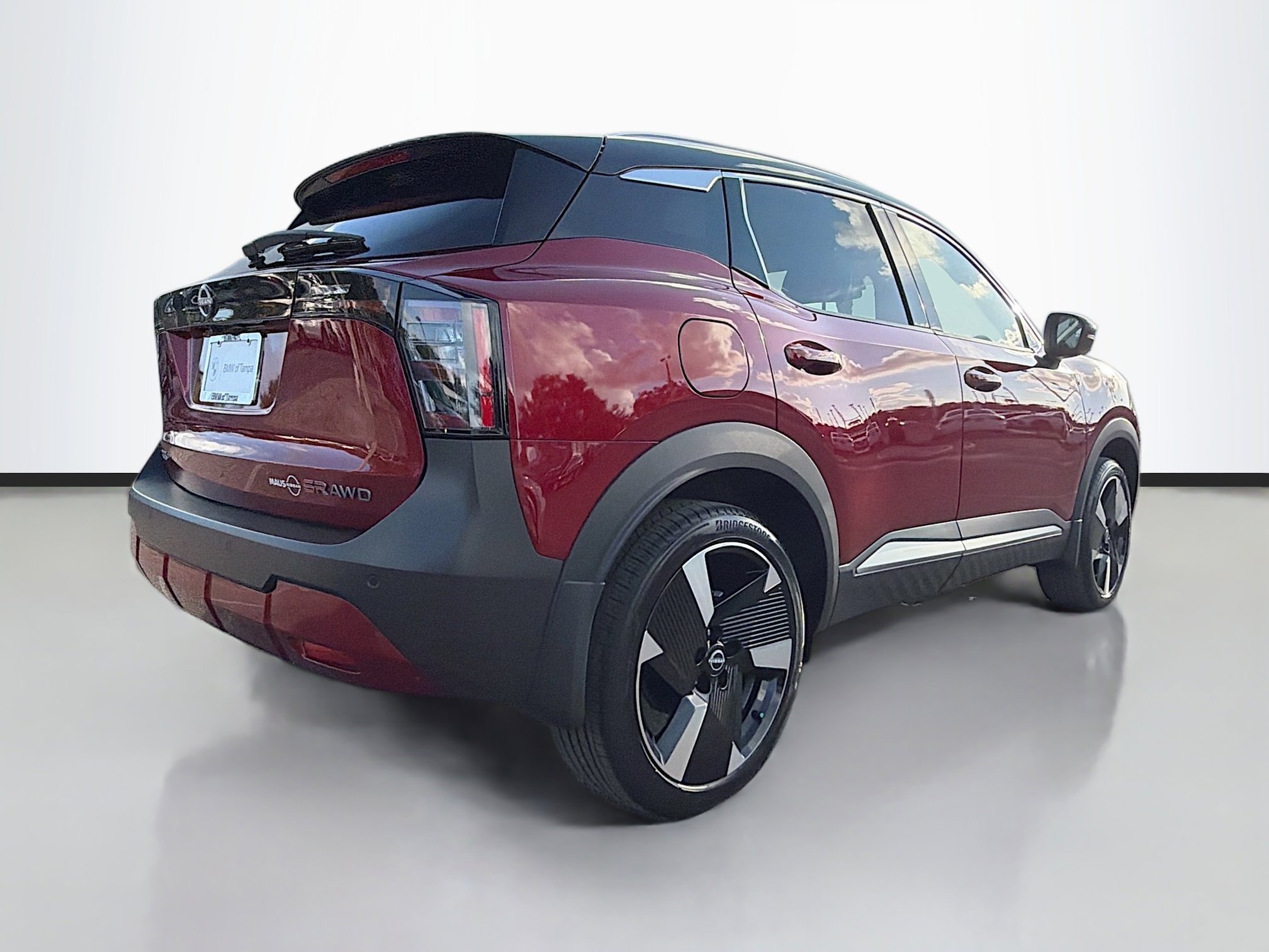 Used 2025 Nissan Kicks SR image 3