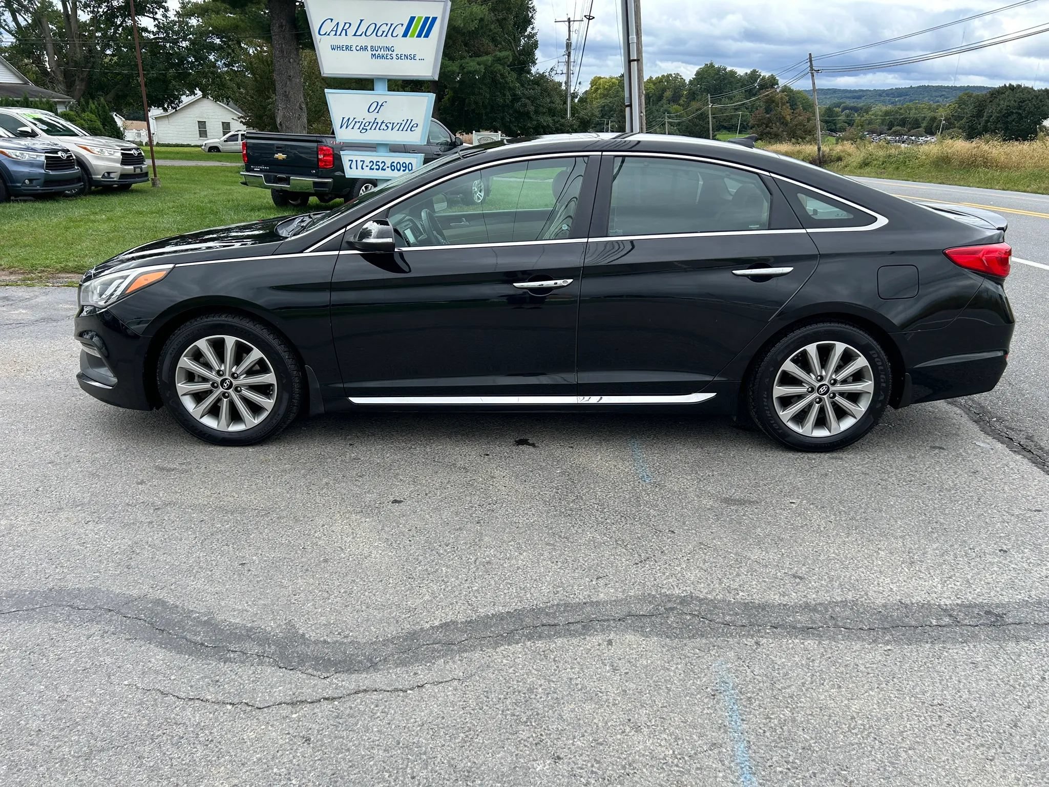 Used 2017 Hyundai Sonata Limited w/ Tech Package 03 FWD image 7