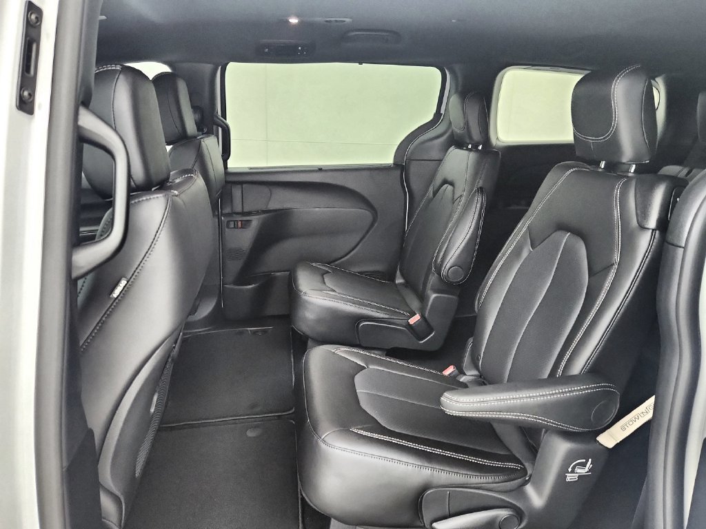 New 2027 Chrysler Pacifica LX FWD image 28
