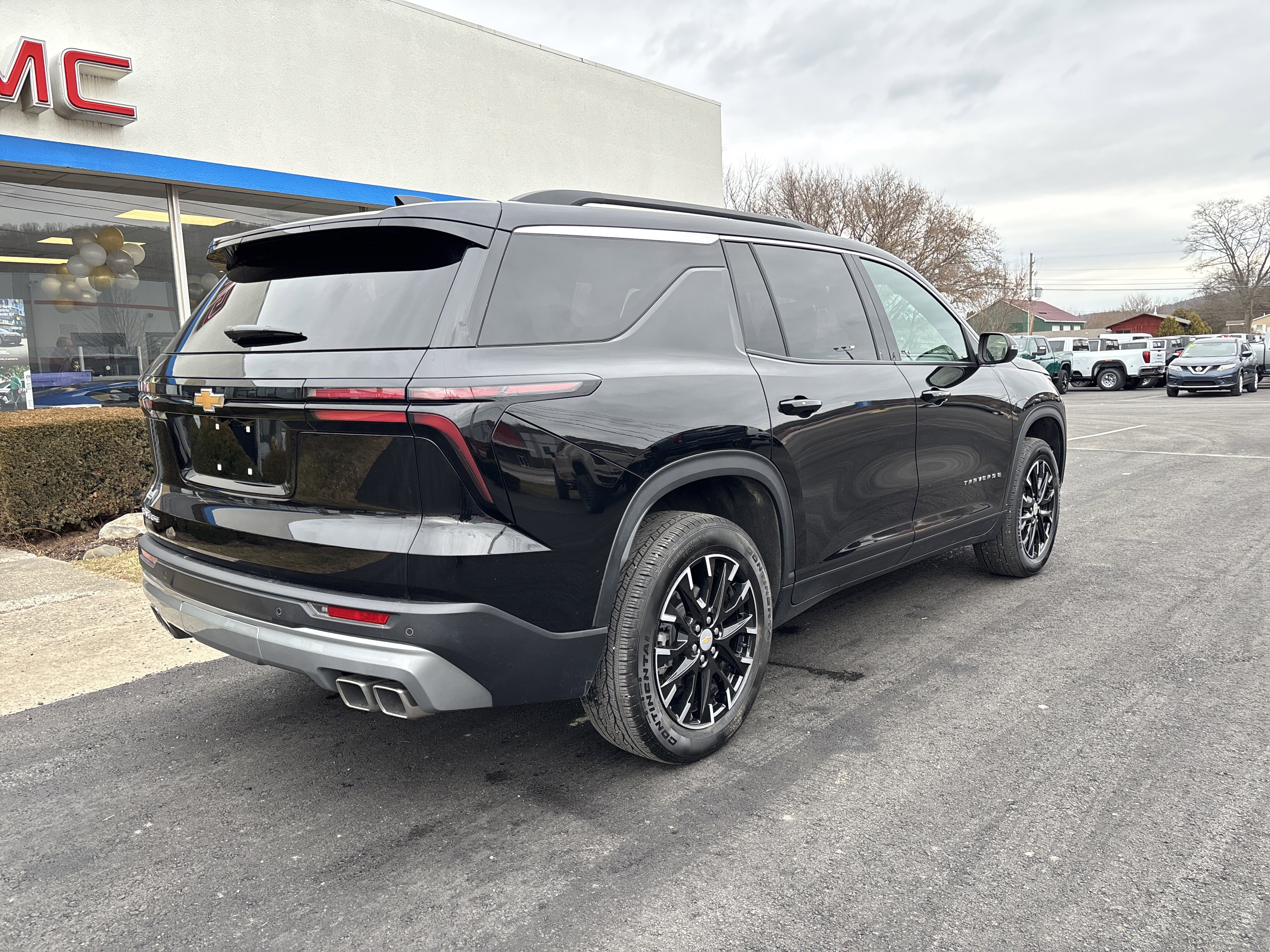 Used 2025 Chevrolet Traverse LT w/ Sun and Wheel Package image 5