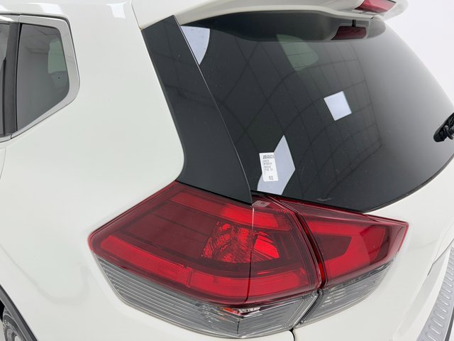 Used 2019 Nissan Rogue SV image 36