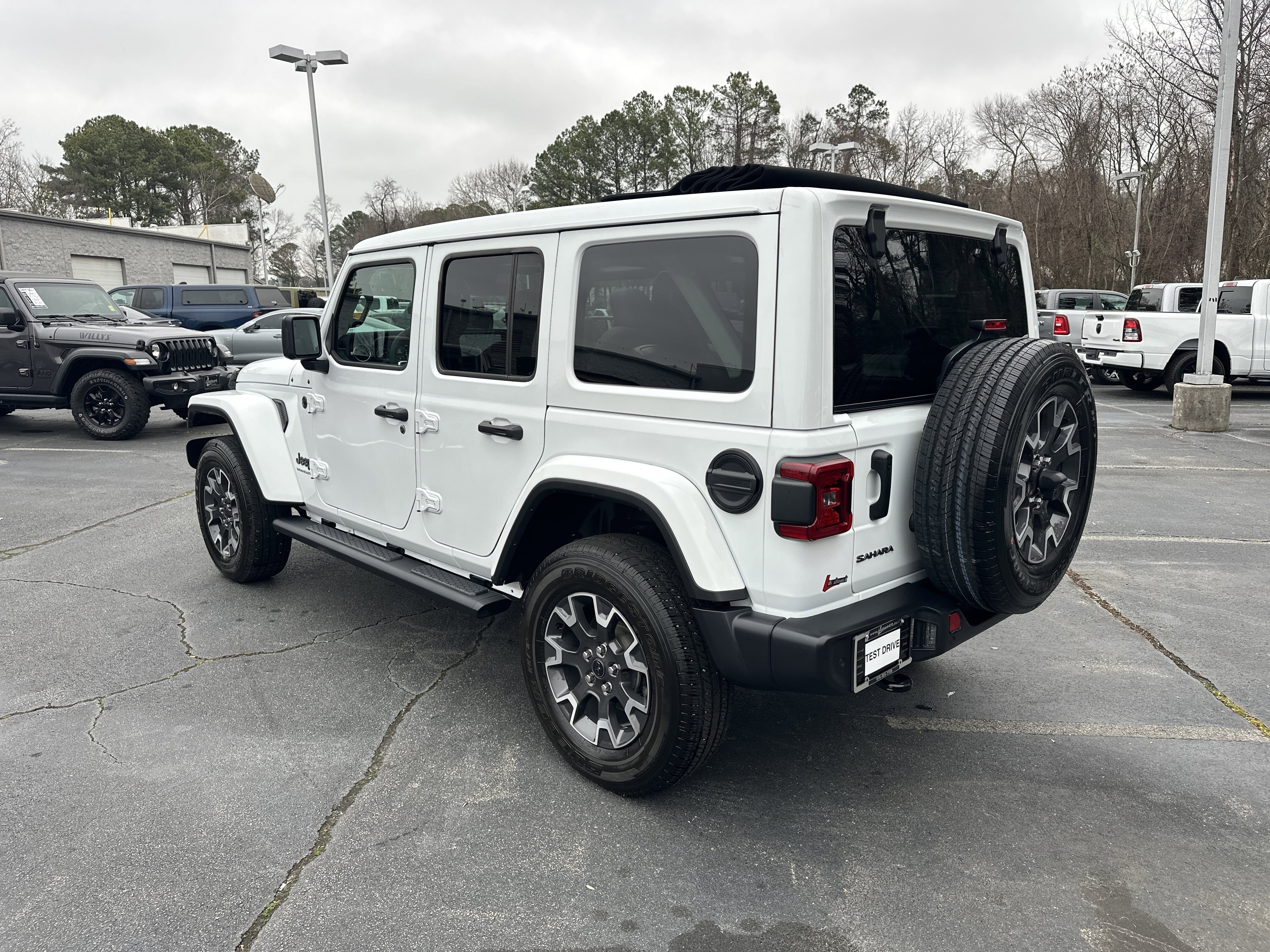 Used 2025 Jeep Wrangler Sahara w/ Safety Group image 7