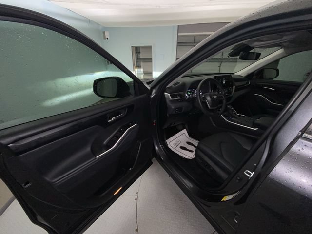 Used 2025 Toyota Highlander XLE AWD/4WD image 11