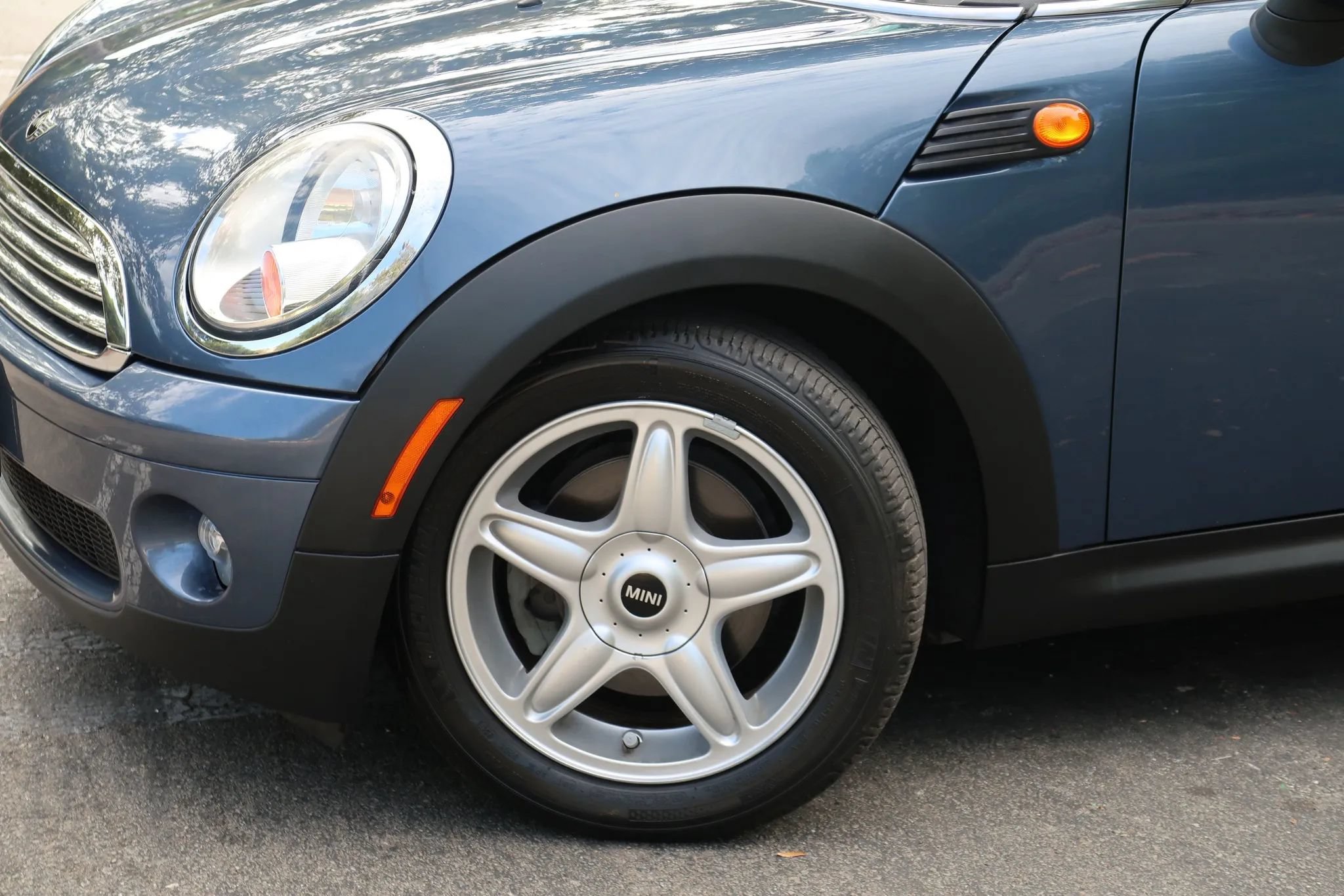 Used 2009 MINI Cooper Convertible FWD image 5