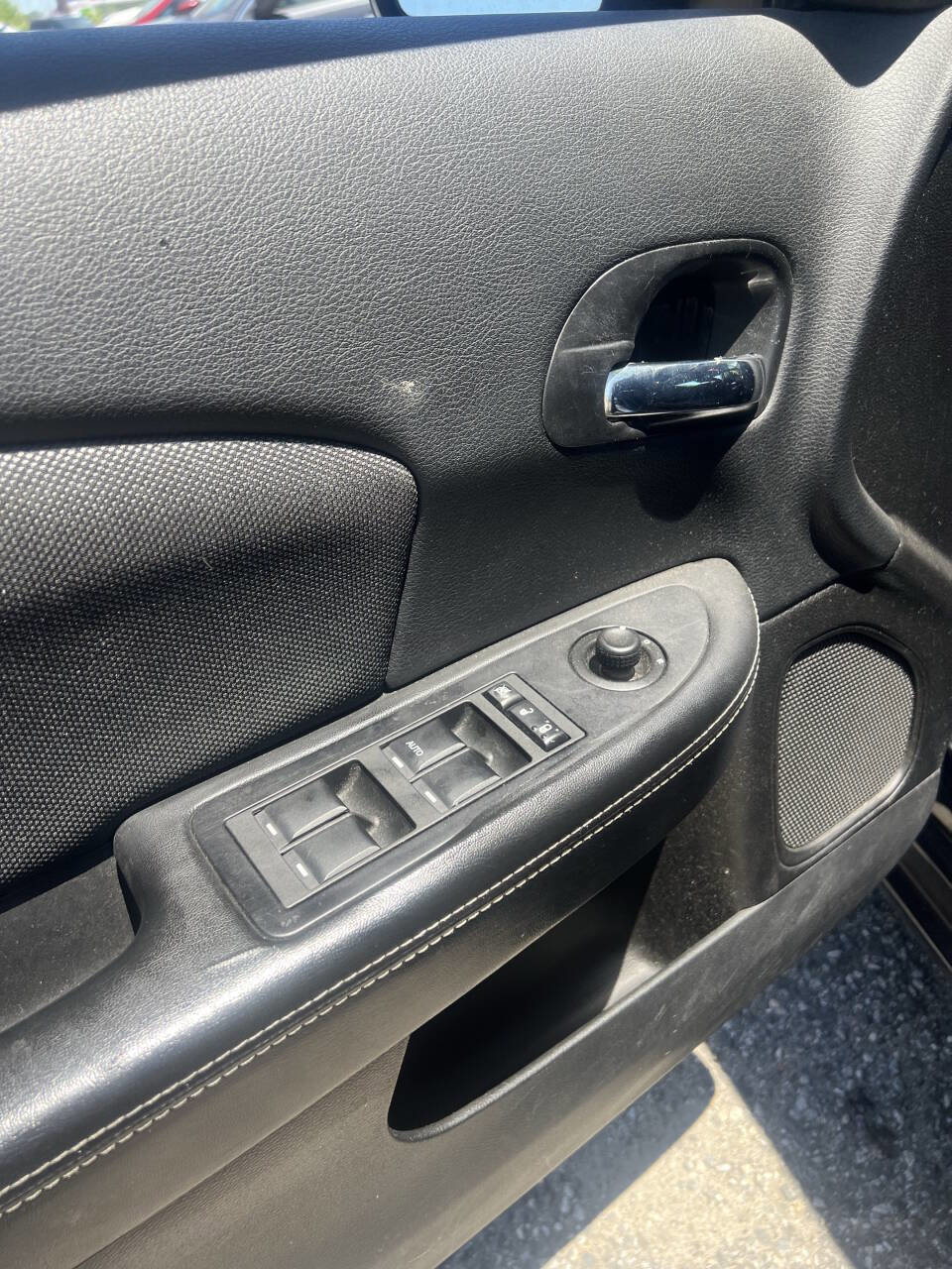 Used 2013 Dodge Avenger SE FWD image 6