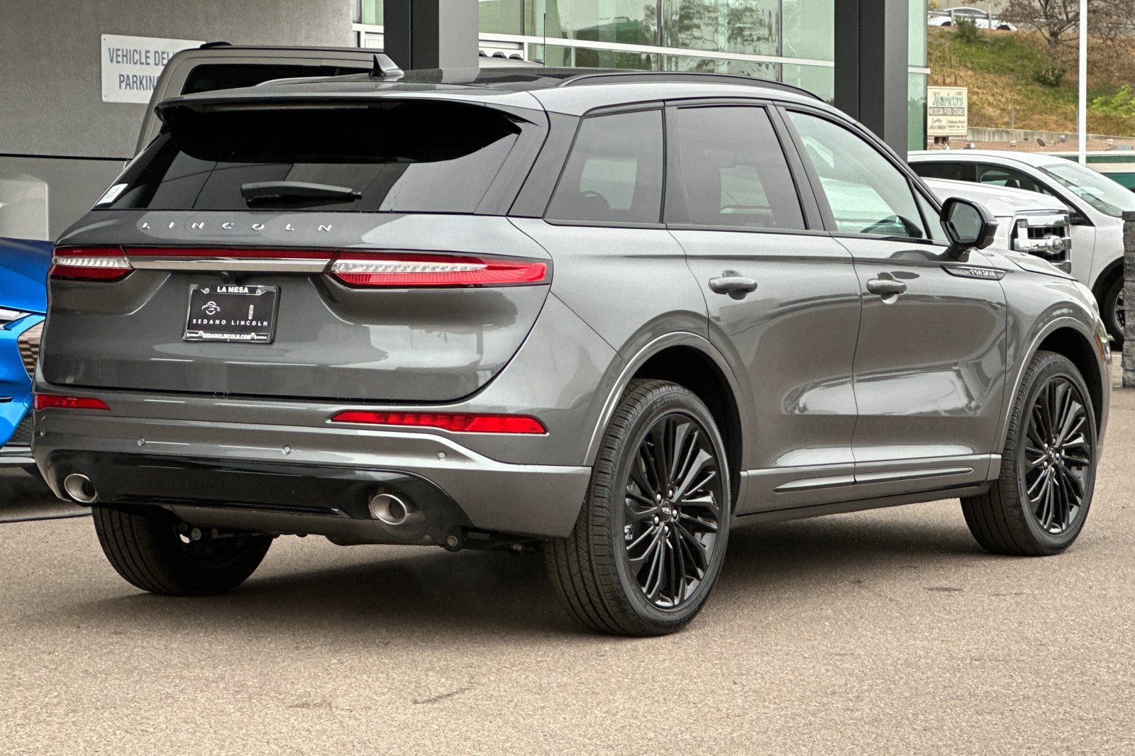 New 2025 Lincoln Corsair Reserve w/ Equipment Group 202A image 3